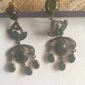 Beautiful earrings with emerald new